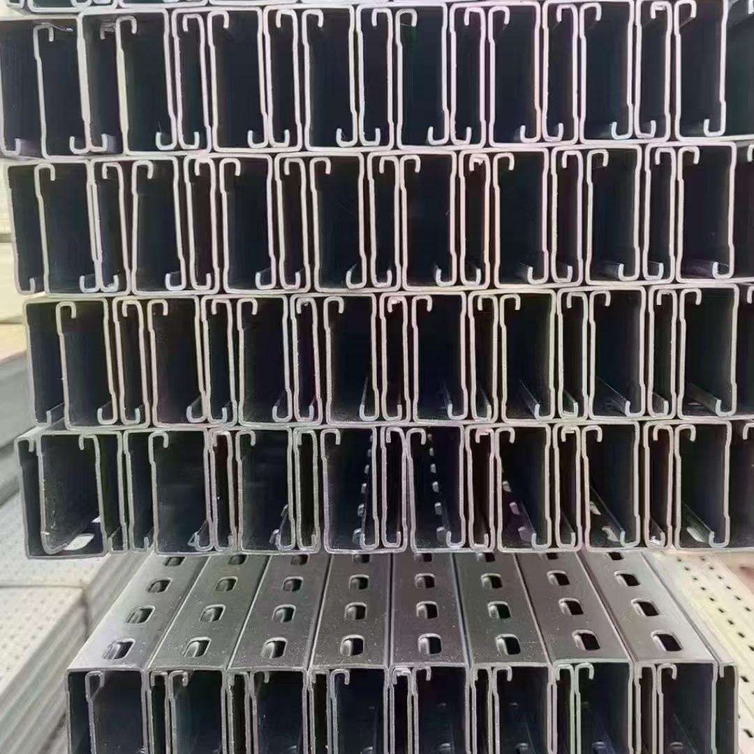 c型鋼光伏支架,高強度防風(fēng)抗震,分布式光伏系統(tǒng)必備神器?